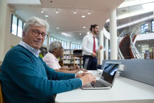 Cours d'informatique en groupe, illustration pour nos cours.